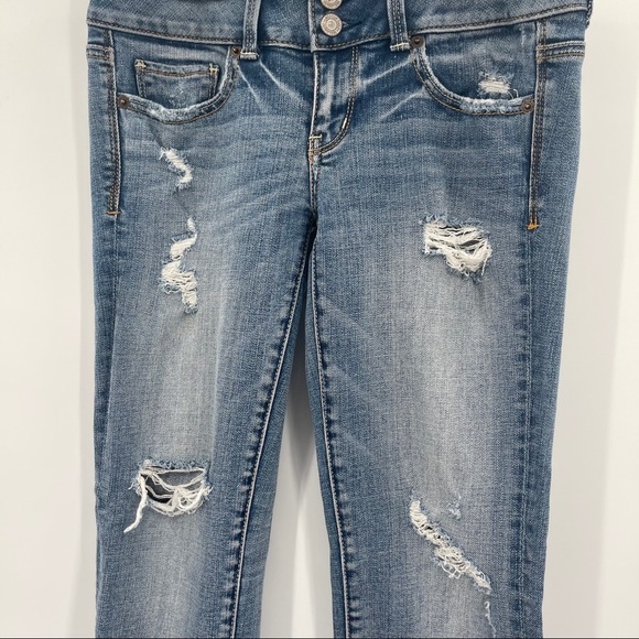American Eagle Distressed Artist Cropped Jeans​ - Picture 2 of 5